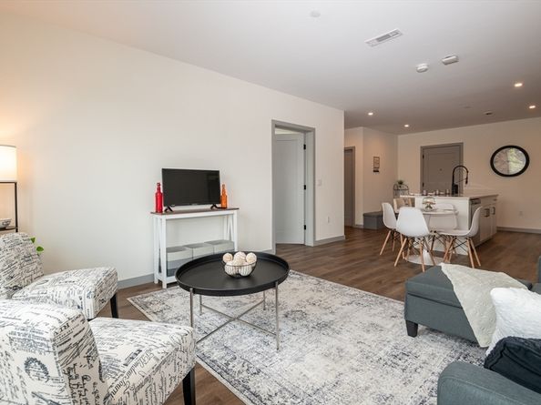 203 Lowell Street 304, Wilmington MA 01887