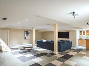 154 Argilla Rd, Ipswich MA 01938