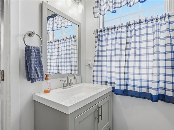 52 Church St, Gardner MA 01440