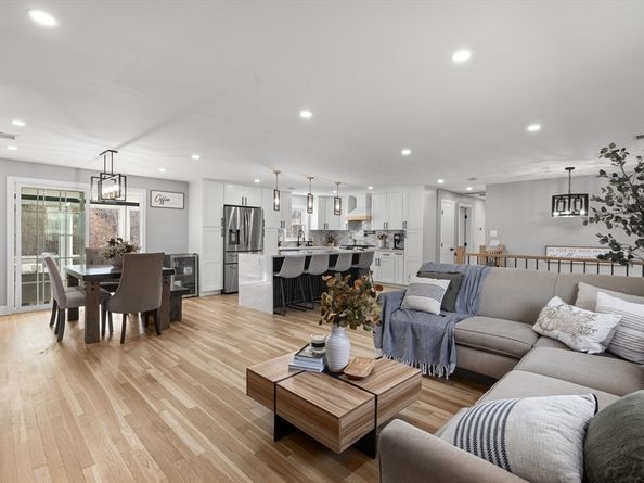 1686 Washington Street, Walpole MA 02081