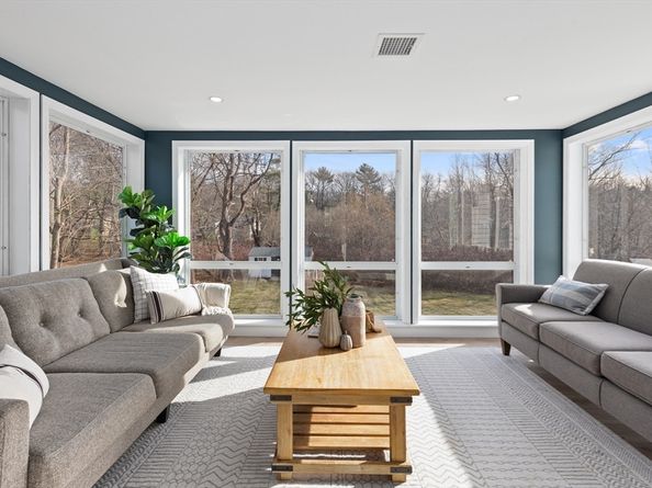 1686 Washington Street, Walpole MA 02081