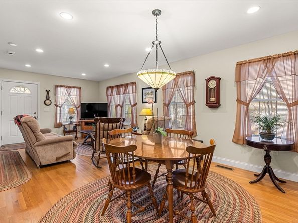 28 Van Norden Rd, Woburn MA 01801