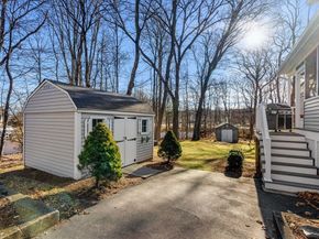 28 Van Norden Rd, Woburn MA 01801