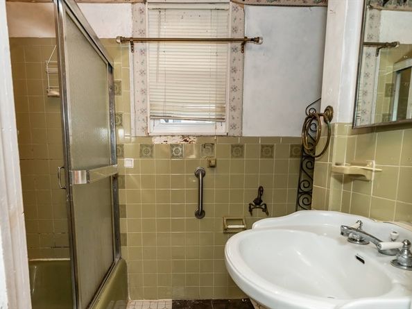 17 Garland Ave, Malden MA 02148