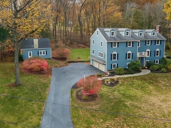 16 W Tapley Rd, Lynnfield MA 01940