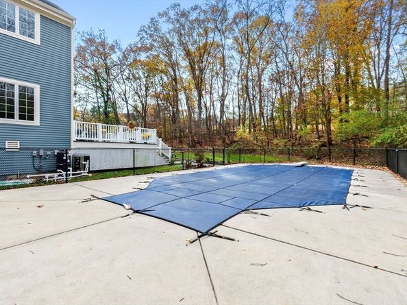 16 W Tapley Rd, Lynnfield MA 01940