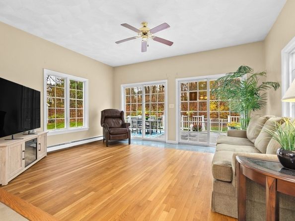 16 W Tapley Rd, Lynnfield MA 01940