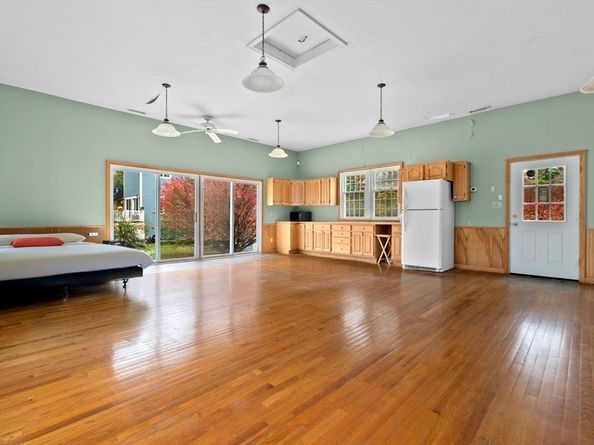 16 W Tapley Rd, Lynnfield MA 01940