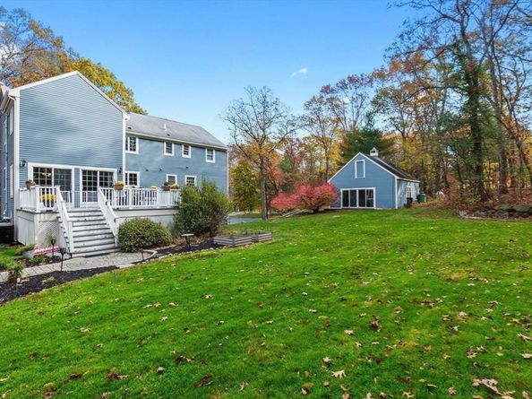 16 W Tapley Rd, Lynnfield MA 01940