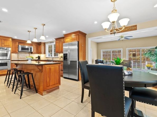 16 W Tapley Rd, Lynnfield MA 01940