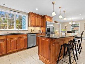 16 W Tapley Rd, Lynnfield MA 01940