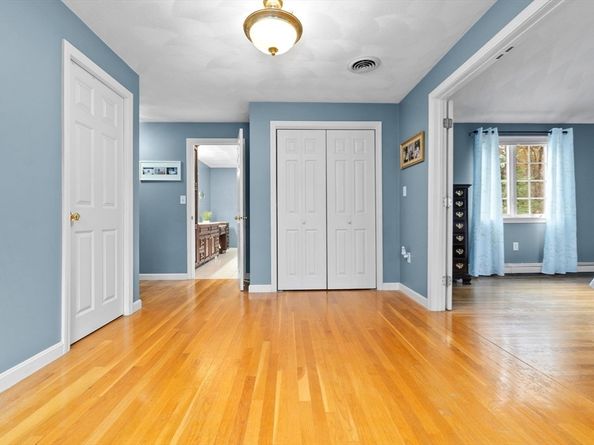 16 W Tapley Rd, Lynnfield MA 01940