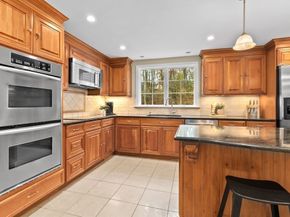 16 W Tapley Rd, Lynnfield MA 01940