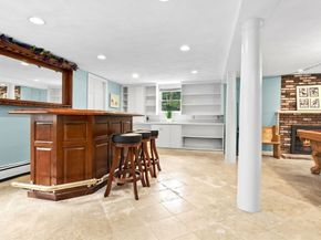 16 W Tapley Rd, Lynnfield MA 01940