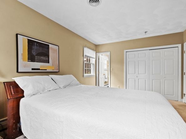 16 W Tapley Rd, Lynnfield MA 01940