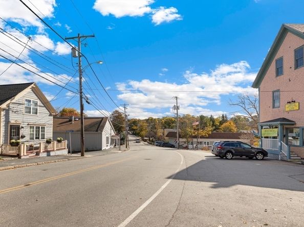 20 Railroad Ave, Rockport MA 01966