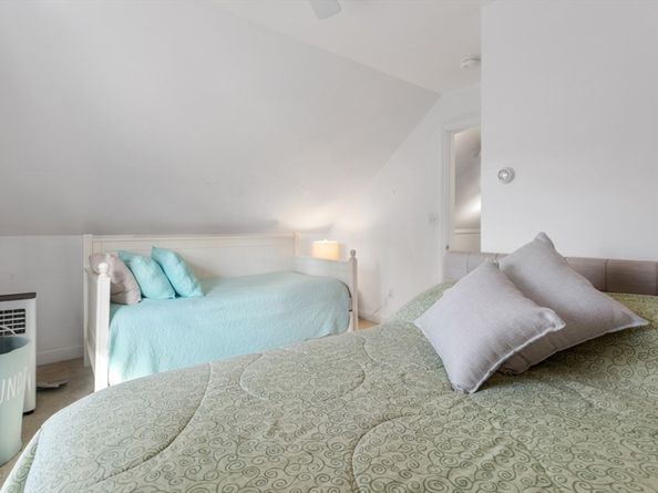 20 Railroad Ave, Rockport MA 01966