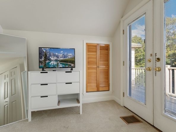 20 Railroad Ave, Rockport MA 01966