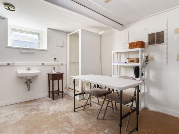 20 Railroad Ave, Rockport MA 01966