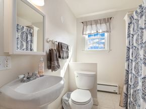 20 Railroad Ave, Rockport MA 01966