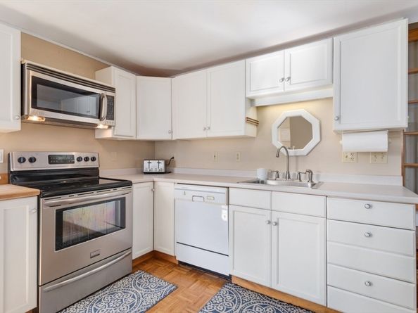 20 Railroad Ave, Rockport MA 01966