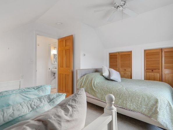 20 Railroad Ave, Rockport MA 01966