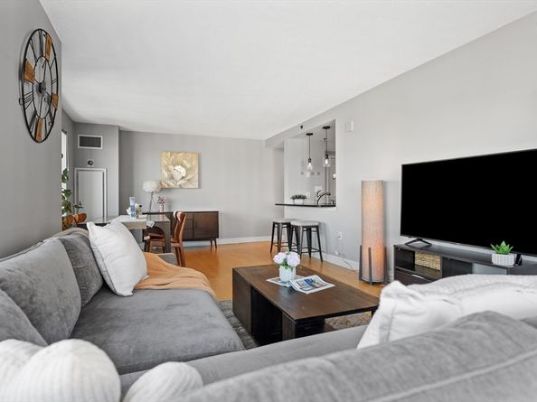 8-10 Museum Way 1429, Cambridge MA 02141