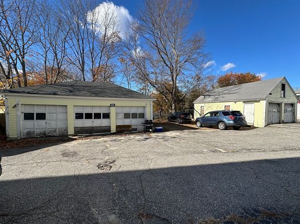 219 Charlton St, Southbridge MA 01550