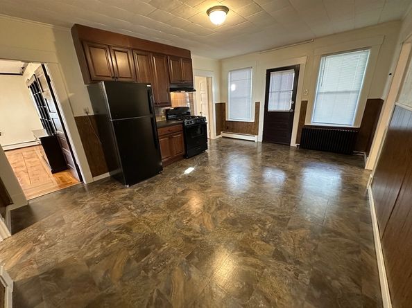 219 Charlton St, Southbridge MA 01550