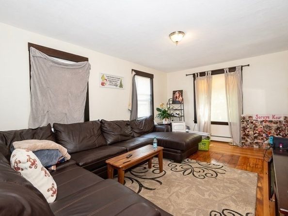 219 Charlton St, Southbridge MA 01550