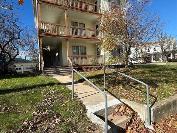 219 Charlton St, Southbridge MA 01550