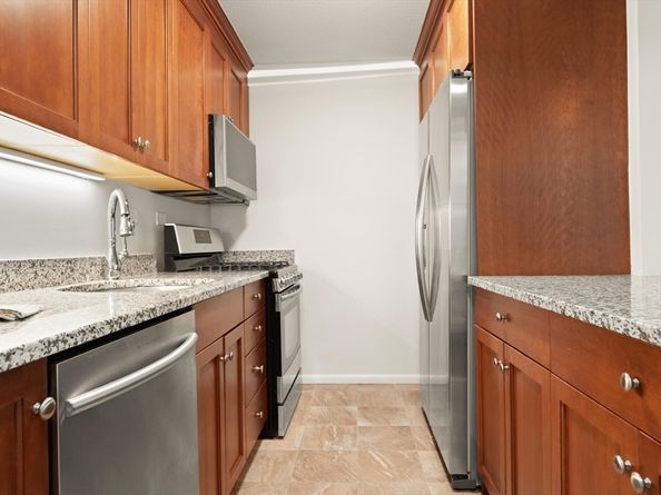 2 Hawthorne Place 5H, Boston MA 02114
