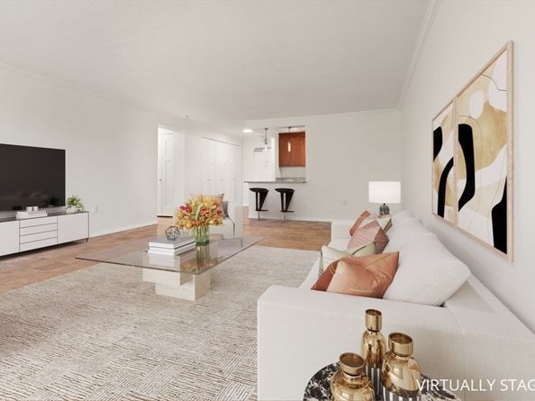 2 Hawthorne Place 5H, Boston MA 02114