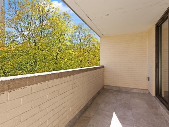 2 Hawthorne Place 5H, Boston MA 02114