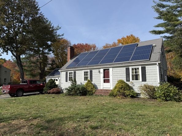 32 Martel Rd South, Hamilton MA 01982