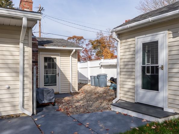 81 Dixon Rd, Brockton MA 02302