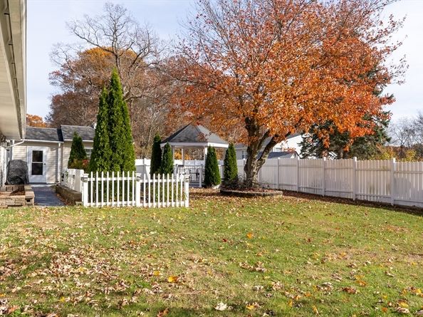 81 Dixon Rd, Brockton MA 02302