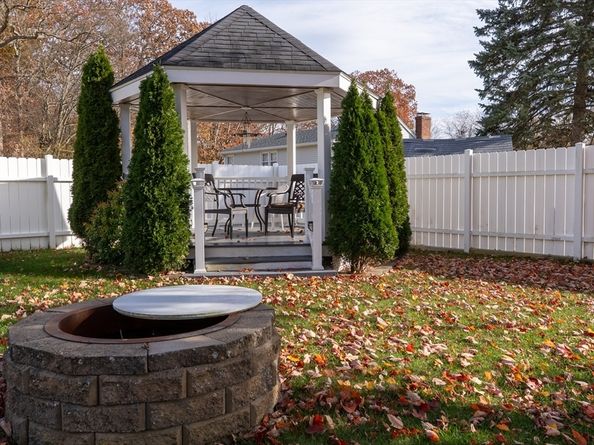 81 Dixon Rd, Brockton MA 02302