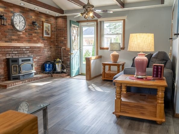 81 Dixon Rd, Brockton MA 02302