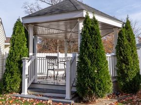 81 Dixon Rd, Brockton MA 02302