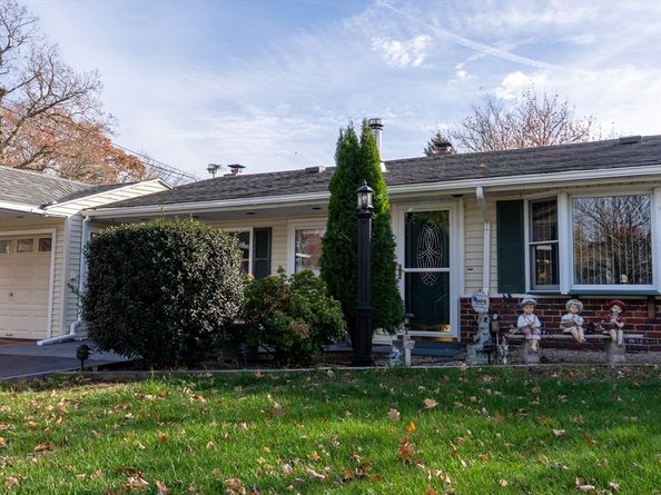 81 Dixon Rd, Brockton MA 02302