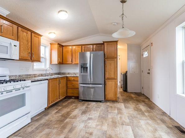 2900 Cranberry Highway 14, Wareham MA 02538