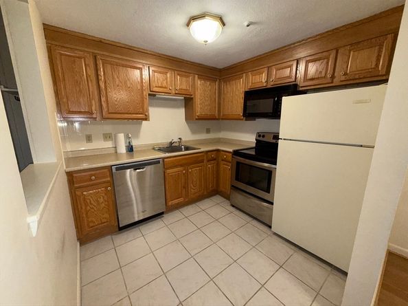 28 Williamsburg Ct 2, Shrewsbury MA 01545