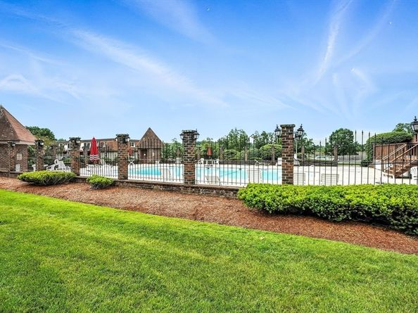 28 Williamsburg Ct 2, Shrewsbury MA 01545