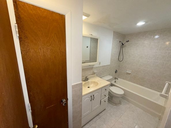 28 Williamsburg Ct 2, Shrewsbury MA 01545