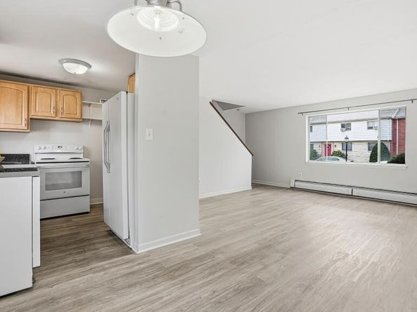 8 Bishop Dr 8, Framingham MA 01702