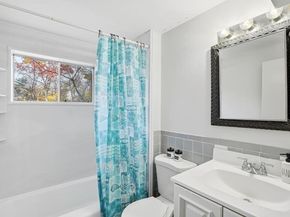 8 Bishop Dr 8, Framingham MA 01702