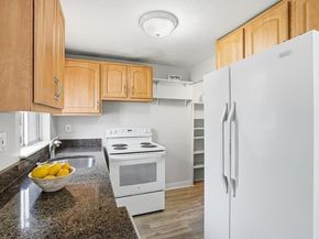 8 Bishop Dr 8, Framingham MA 01702