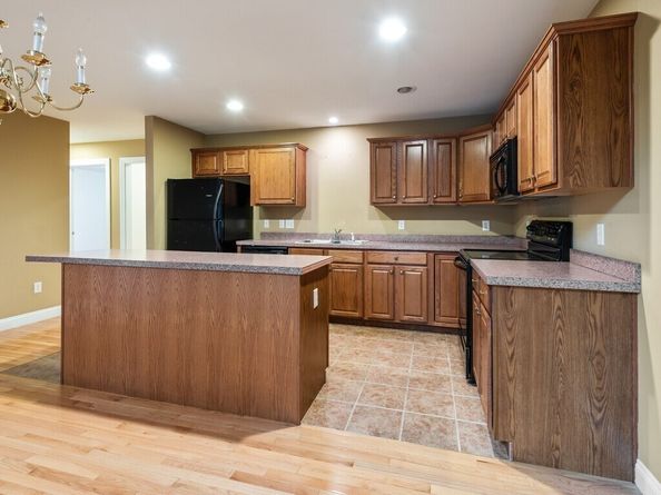 156 Hillside Village Dr 156, West Boylston MA 01583