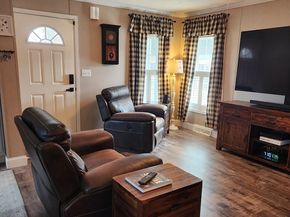 402 Pleasant Parkway, Sturbridge MA 01566